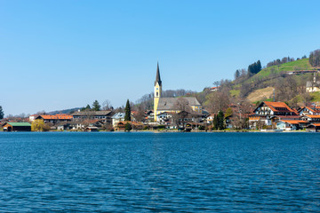 Naklejka premium Widok na jezioro Schliersee