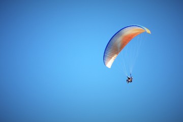 Volare in parapendio