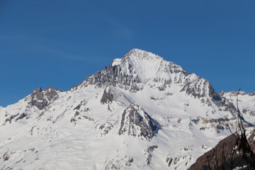 Fototapeta na wymiar Rhône-Alpes - Savoie - Maurienne - Val-Cenis - Dent Parrachée enneigée