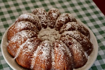 chocolate cake with raisins