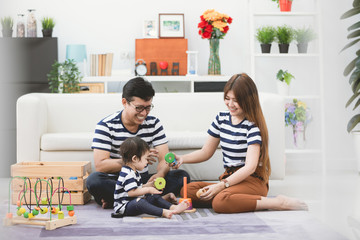 Naklejka premium Happy asian family lifestyle at home.