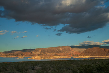 Obraz premium Lake Mead National Recreation Area with River Mountains in background