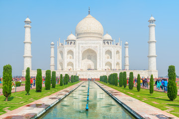 Fototapeta na wymiar Beautiful view of the Taj Mahal on blue sky background