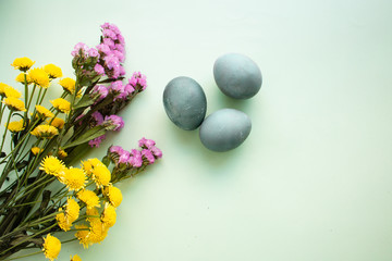 Painted eggs and a bouquet of spring flowers