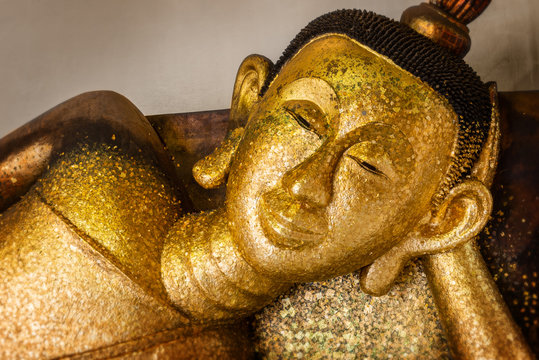 Golden Sleeping Buddha statue.
