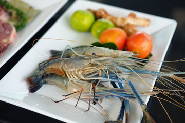 grill food shrimp in disk