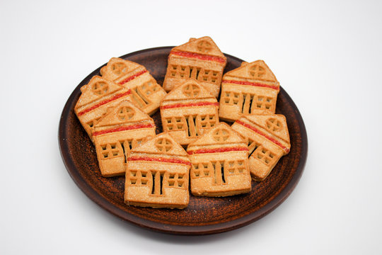 Magnificent And Delicious Cookies In The Form Of A One-Story Building With Marmalade, Which Are On A Clay Plate. Isolated Image.