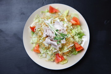 豚しゃぶのパリパリサラダ