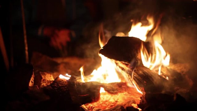 Burning fire at night, campfire bonfire. 1920x1080. hd