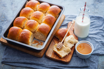 brioche buns with honey