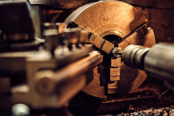 Lathe machine screw threading