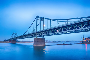 Krefelder Rheinbrücke in Uerdingen