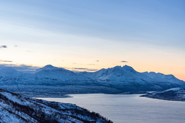 traumhafter Ausblick über die Winterlandschaft in Norwegen