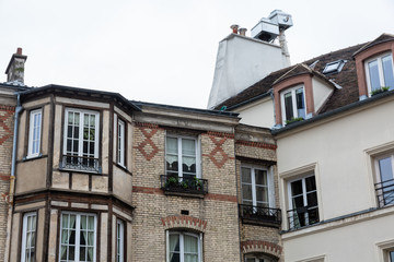 Fototapeta na wymiar Old house in Paris