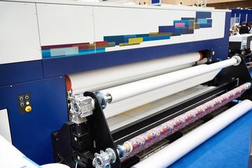 Rolls paper and fabric in plotter