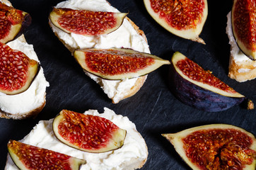 Bruschetta with cream cheese and figs