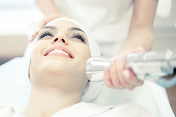 Obraz na płótnie Canvas Cosmetology. Laser polishing on the face, the procedure. Cosmetology clinic.