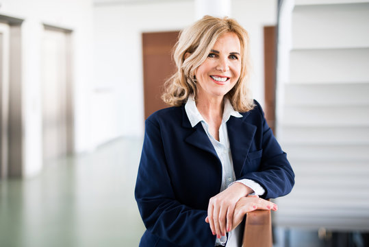 Portrait einer Gescch&auml;ftsfrau / Businessfrau 
