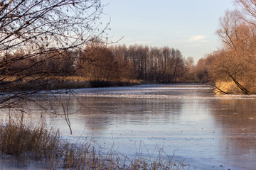 Fototapeta premium Ice covered winter river