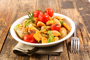 potato with salmon and tomato