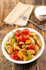 potato with salmon and tomato