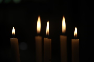 Centro de San Salvador. Edificaciones antiguas. Luz en Iglesia El Calvario.