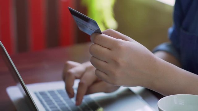 Wonman hand Using laptop fot shopping online