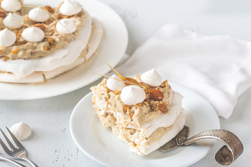 Pavlova cake with caramel and almonds