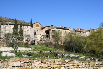 Obraz premium Chassagnes, village ardèchois en France