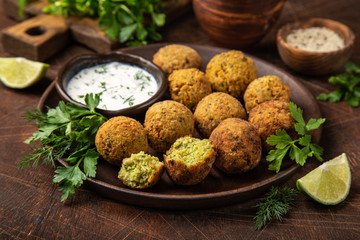 chickpeas falafel balls, vegan food
