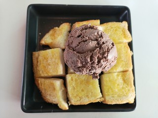 The toast is a dessert that has a variety of toppings.
