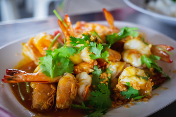 Fried Shrimps with Tamarind Sauce