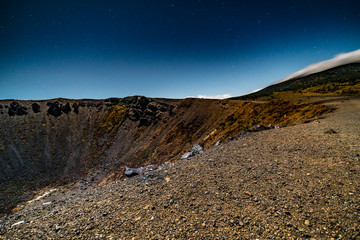 月夜の吾妻小富士