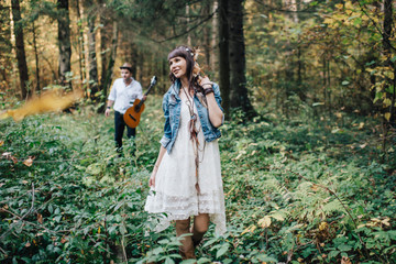 Naklejka premium Love story of beautiful young couple at nature