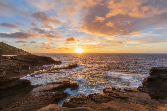 USA, Hawaii, Oahu, Lanai, Pacific Ocean at sunrise