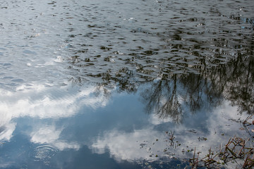 Obraz premium Melting ice on the river in the spring on a clear sunny day