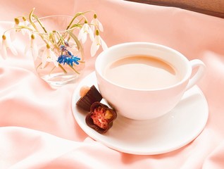 Чашка с кофе и сладостями 