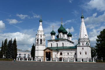 Fototapeta na wymiar Church of Elijah the Prophet in Yaroslavl