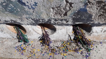 El panteón en primavera y las miradas celestes