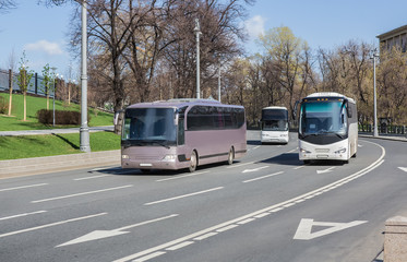 Obraz premium Tourist buses move along the street