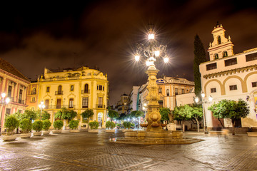 Fototapeta na wymiar Seville Square at Night 