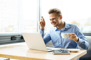 Obraz premium Adult serious man has business conversations using on-line mobile application. Developer innovational business web applications in the internet. Stylish guy. Business portrait. Cloud technologies.