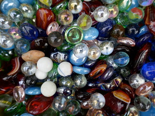 Fototapeta na wymiar Many colorful glass balls