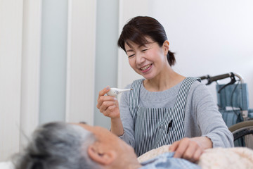 介護、問診、検温、