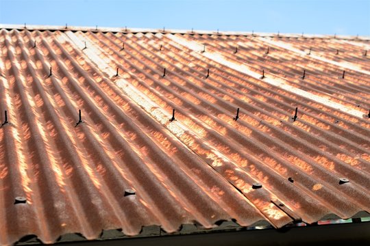 トタン屋根の修理にかかる費用と方法 さらには修理業者の選び方に関して