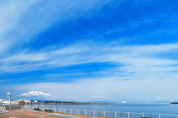 【青森県青森市】早春の青森ベイエリア、晴天の青空