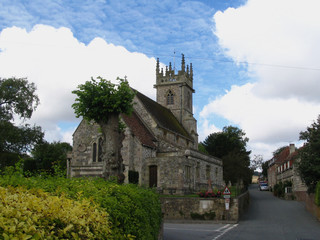 Fototapeta na wymiar English church in a village near Oxford
