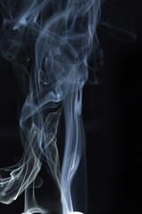 Obraz premium Abstract white smoke on black background