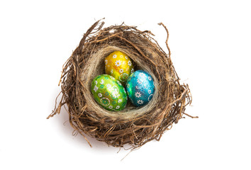 Obraz premium chocolate eggs in a nest isolated