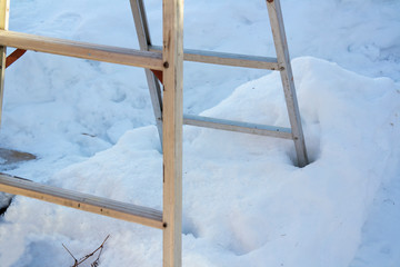 Unstable telescopic ladder on the snow